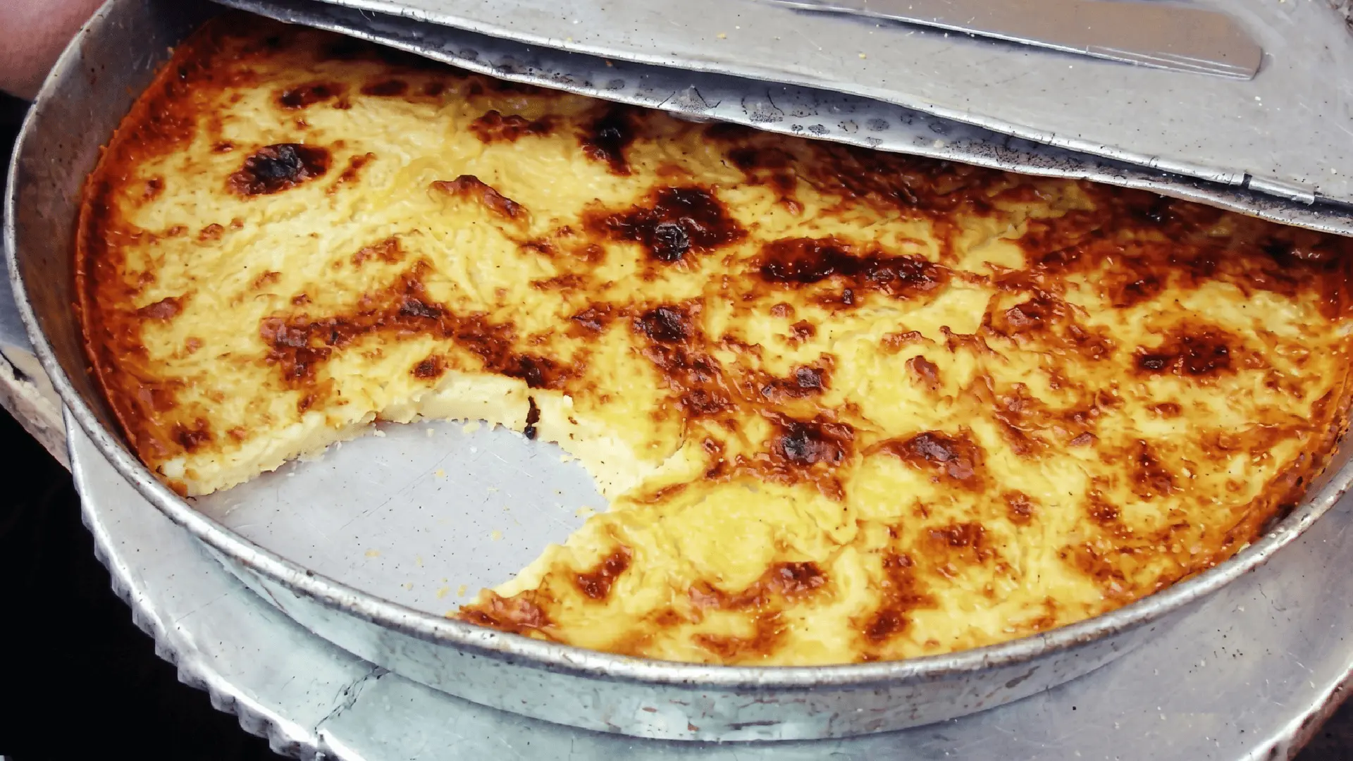 Caliente- Famous Dish in the North of Morocco Caliente: The Moroccan Pizza