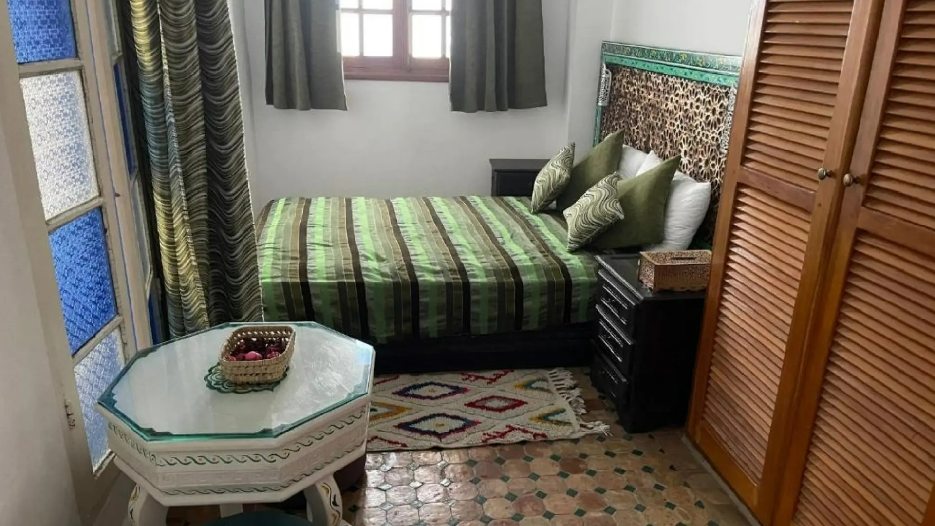 Riad Aicha Bedroom - Budget Stay Asilah Cozy and stylish guest room at Riad Aicha in Asilah, Morocco
